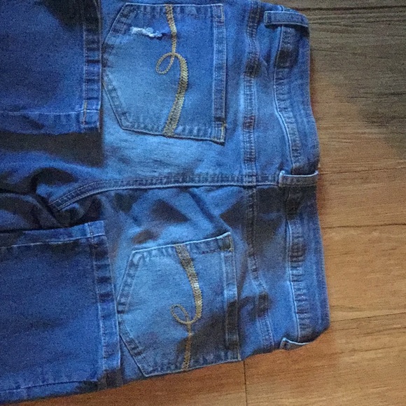 Capris - Picture 3 of 4